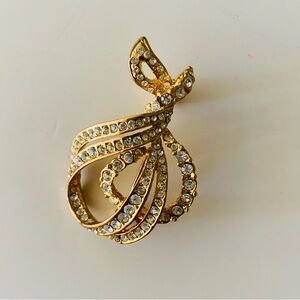 Elegant Gold and Silver Crystal Brooch Apple?
